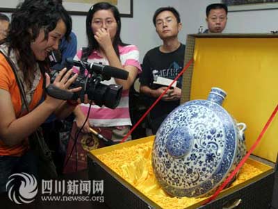 明代永樂官窯極品現(xiàn)蓉城 專家估價過億(圖)