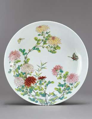 北京拍賣會(huì)拍清名瓷 雍正粉彩盤逾千萬元破紀(jì)錄