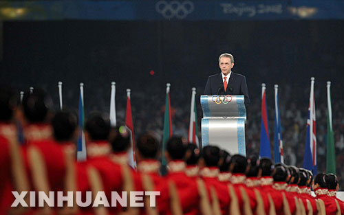 國(guó)際奧委會(huì)主席羅格在閉幕式上致辭