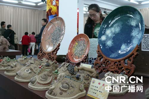 中國陶瓷琉璃藝術(shù)大賽在陶琉之都濟南開幕