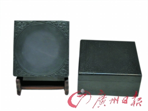 “康梁”硯臺(tái)“回”肇慶