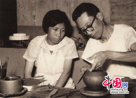 1960年中期汪寅仙接受顧景舟指導(dǎo) 1960年中期汪寅仙接受顧景舟指導(dǎo)