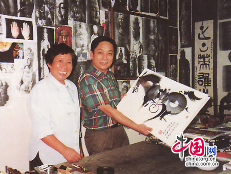 1995年10月與著名畫家韓美林合影 1995年10月與著名畫家韓美林合影