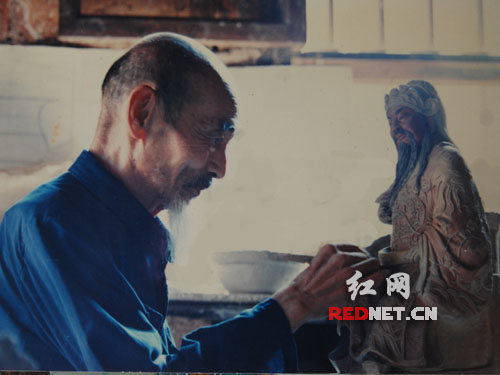 劉坤庭的爺爺劉子振在制陶