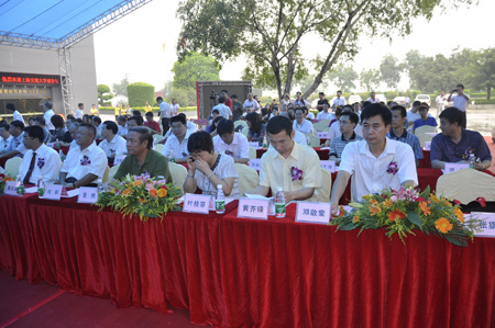 中國陶瓷行業(yè)首個院士工作站落戶蒙娜麗莎發(fā)布會現(xiàn)場 中國陶瓷行業(yè)首個院士工作站落戶蒙娜麗莎發(fā)布會現(xiàn)場