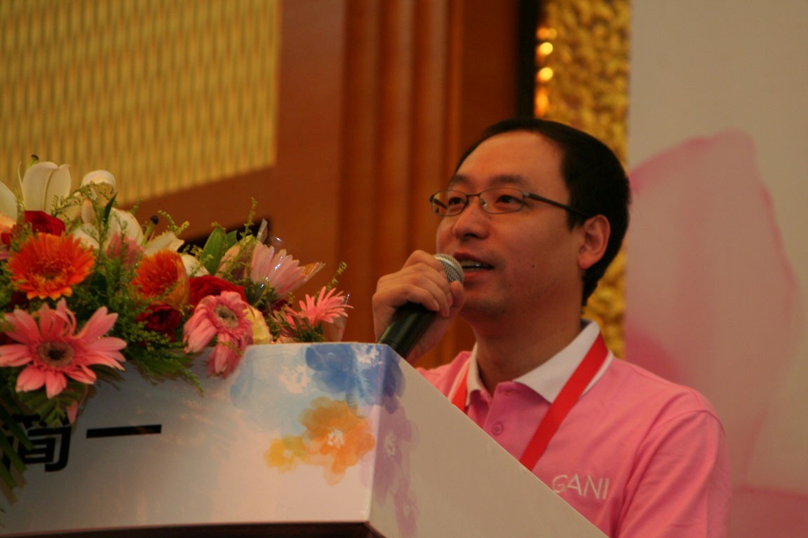 簡(jiǎn)一陶瓷品牌總監(jiān)游俊致辭 簡(jiǎn)一陶瓷品牌總監(jiān)游俊致辭