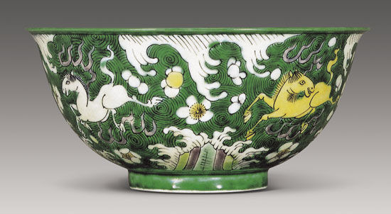 圖二 清康熙 素三彩海獸紋碗