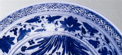圖2日本松岡美術館藏元青花大盤(局部) 圖2日本松岡美術館藏元青花大盤(局部)