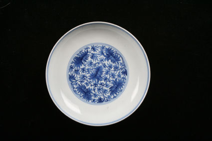 清雍正 青花卷草花紋盤(pán)