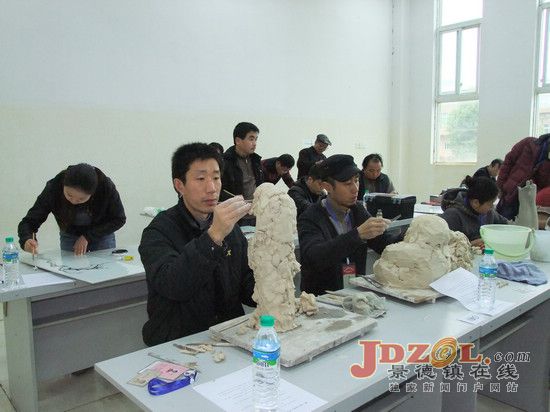 景德鎮(zhèn):第三屆江西省工藝美術(shù)家評(píng)審活動(dòng)進(jìn)入第二階段現(xiàn)場(chǎng)創(chuàng)作