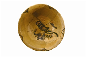 圖2 唐長沙窯青釉褐彩鳥荷盆 內(nèi)底