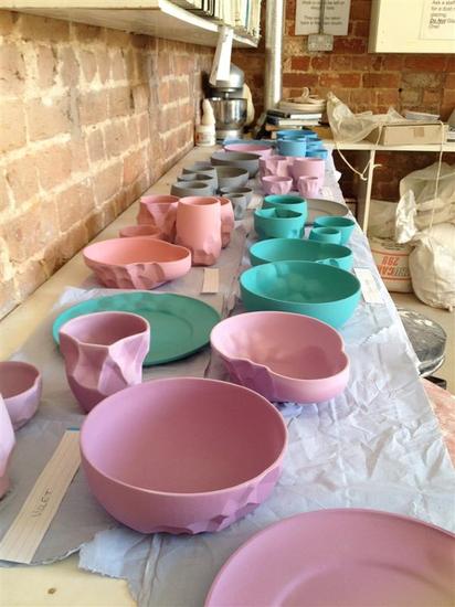 美女學生利用3D打印技術(shù)制作精美陶瓷器