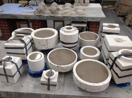 美女學生利用3D打印技術(shù)制作精美陶瓷器