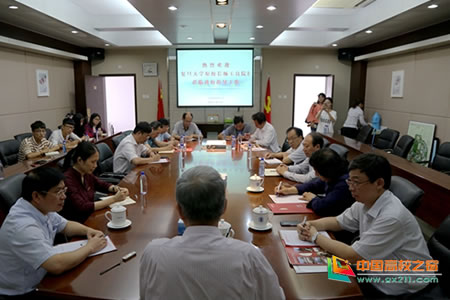 復(fù)旦大學(xué)原校長楊玉良教授來景德鎮(zhèn)陶瓷大學(xué)指導(dǎo)學(xué)科建設(shè)工作