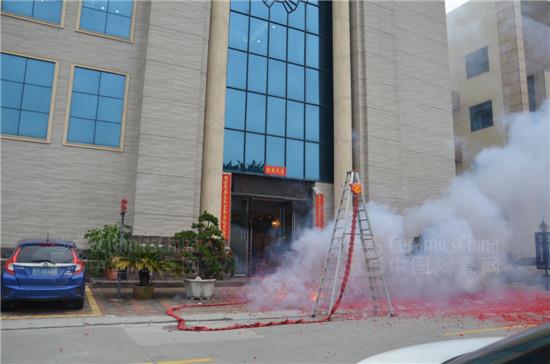 炮竹聲聲辭舊歲