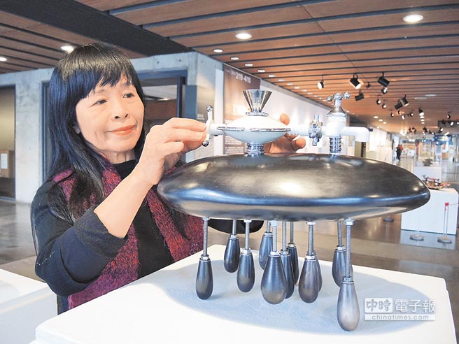 張麗娟 點(diǎn)陶瓷成金屬 張麗娟 點(diǎn)陶瓷成金屬