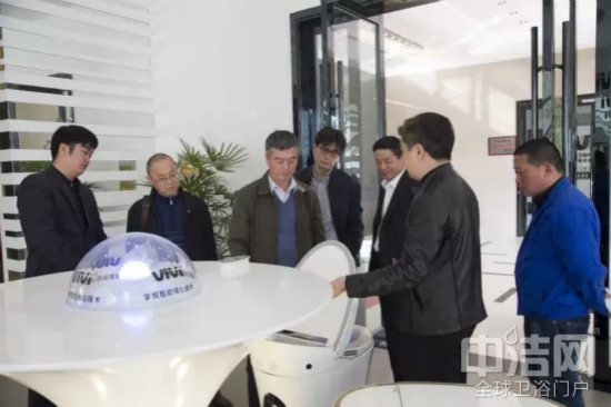 衛(wèi)生陶瓷協(xié)會副會長繆斌領(lǐng)導(dǎo)一行蒞臨VIVI維衛(wèi)視察指導(dǎo) 衛(wèi)生陶瓷協(xié)會副會長繆斌領(lǐng)導(dǎo)一行蒞臨VIVI維衛(wèi)視察指導(dǎo)