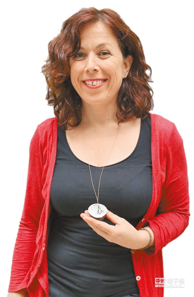 藝術(shù)家巧手 陶瓷變珠寶 藝術(shù)家巧手 陶瓷變珠寶