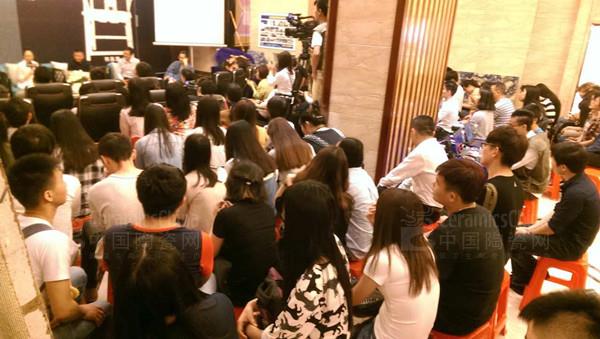 聚焦百名設(shè)計師與多家主流媒體的論壇現(xiàn)場