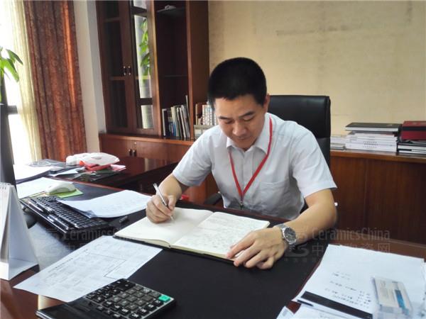 奧米茄陶瓷品牌總經(jīng)理張啟青先生