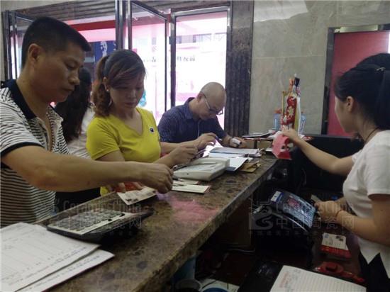 參加團(tuán)購(gòu)業(yè)主下定購(gòu)磚