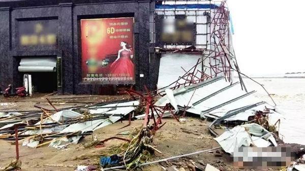 河北某陶瓷企業(yè)被暴風(fēng)雨刮毀的展廳