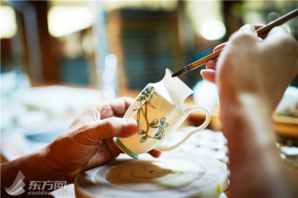 G20國宴餐瓷來自上海:從西湖獲靈感 歷經(jīng)81道工序