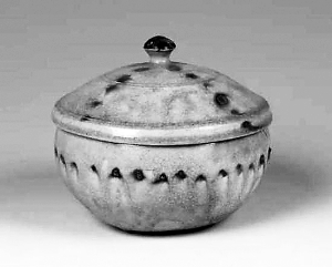 東晉 青瓷點(diǎn)褐彩蓋缽南京市博物總館藏