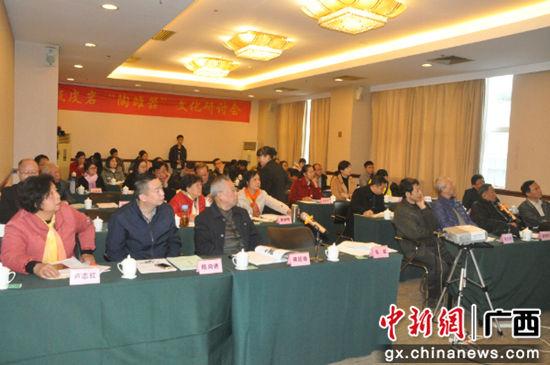 圖為論壇現(xiàn)場. 圖為論壇現(xiàn)場.