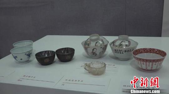 圖為展出的瓷器展品!」w穎 攝 圖為展出的瓷器展品。 郭飛穎 攝
